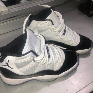 Jordan 11’S (US SIZE 5)